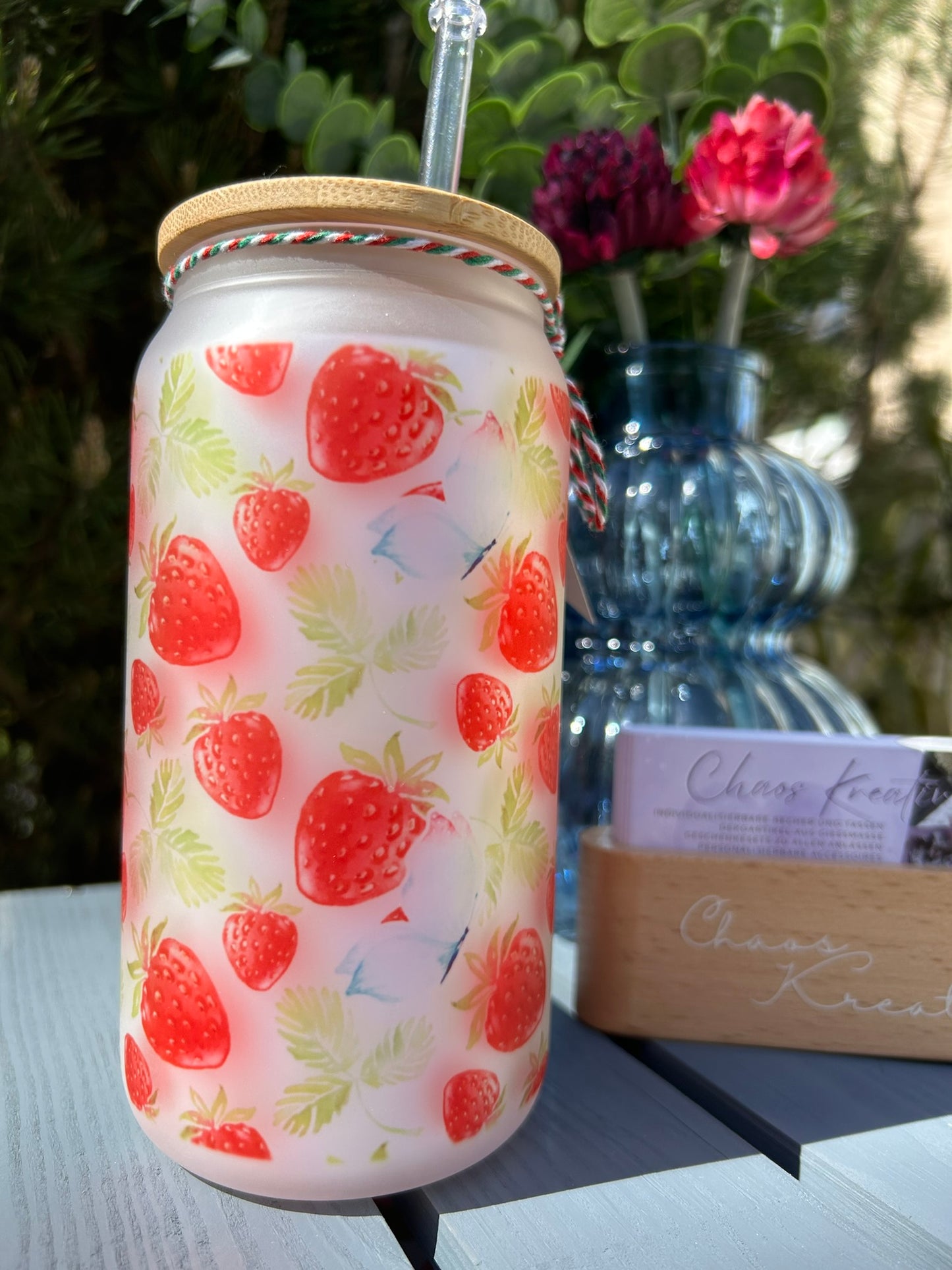 Trinkglas mit Deckel & Strohhalm I Erdbeeren