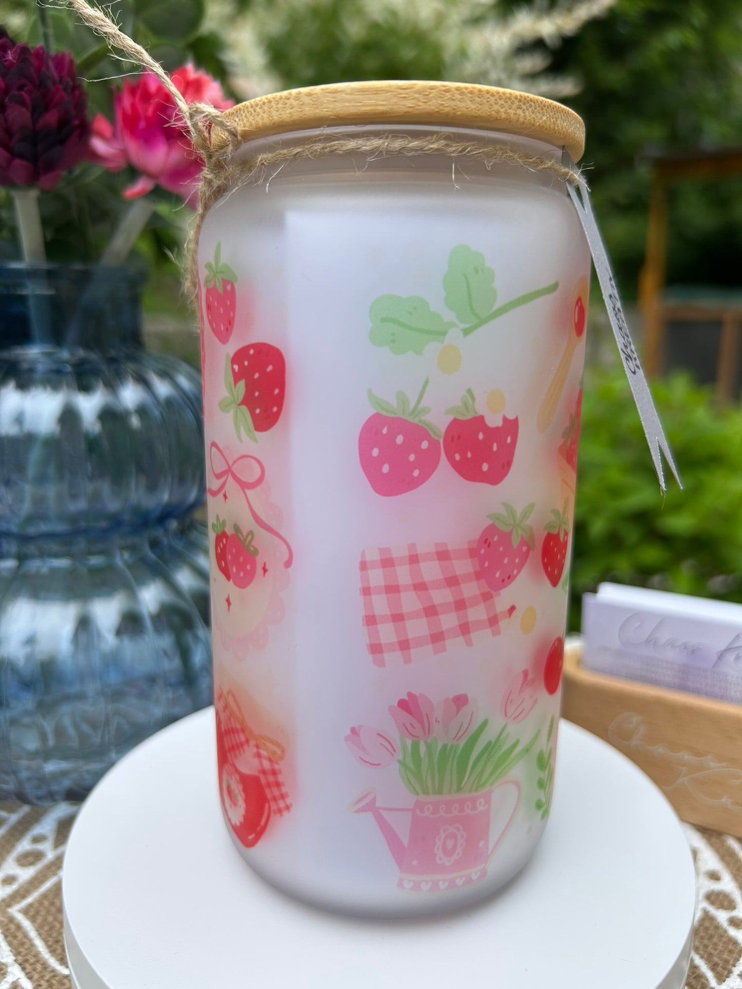 Trinkglas mit Deckel & Strohhalm I Erdbeeren