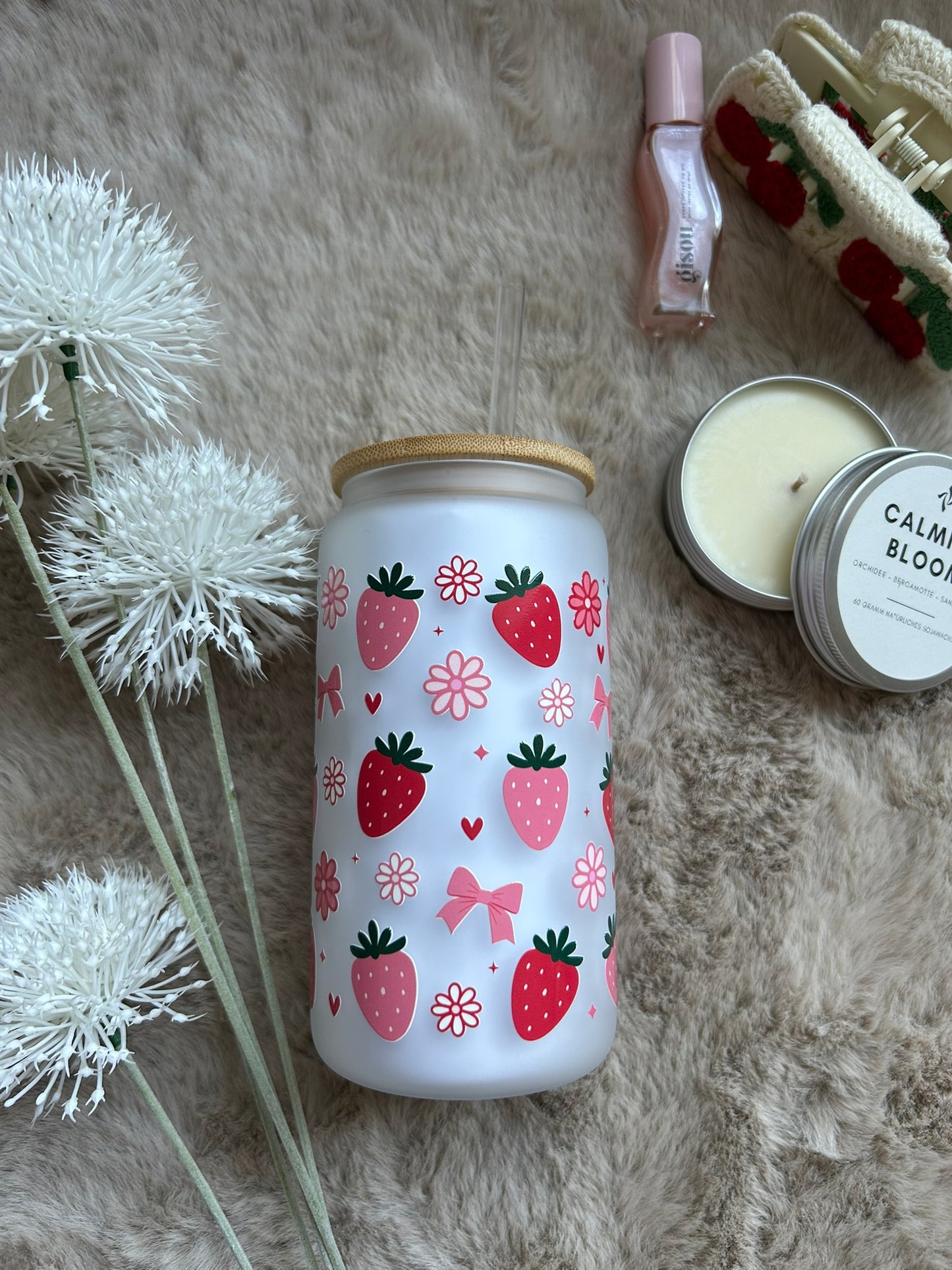 Trinkglas mit Deckel & Strohhalm I Süße Erdbeeren