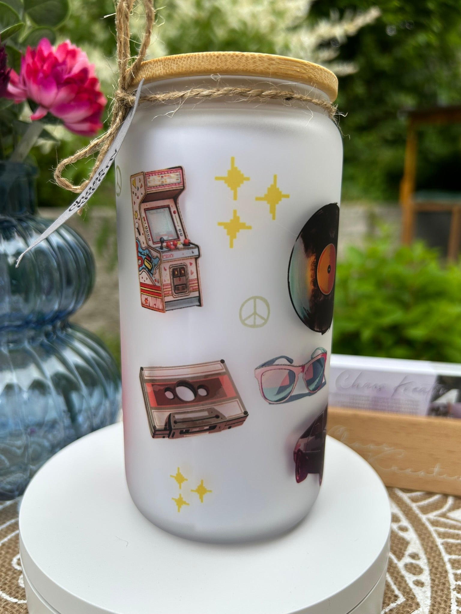 Trinkglas mit Deckel & Strohhalm, 90er Pop Design