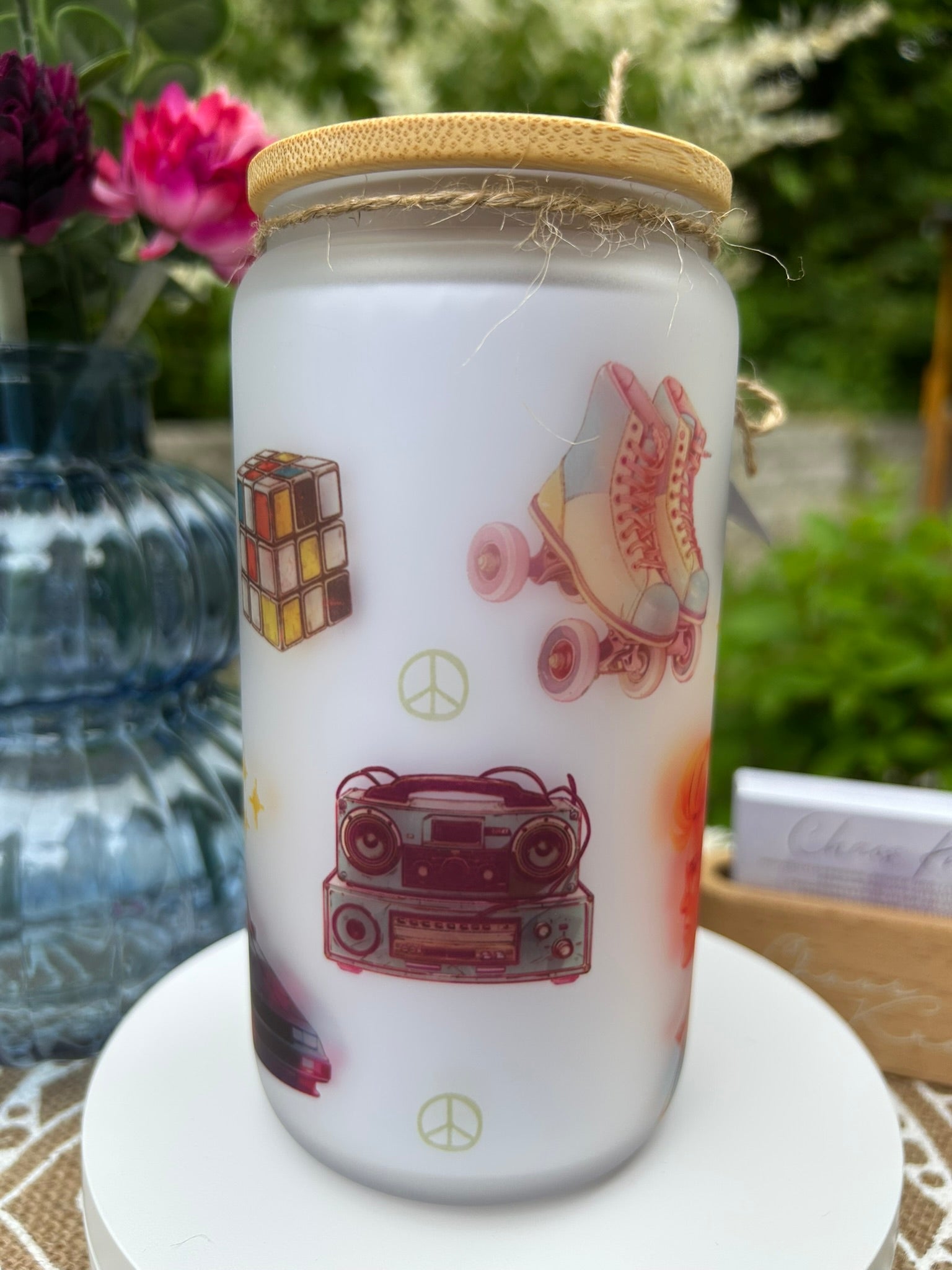 Trinkglas mit Deckel & Strohhalm, 90er Pop Design