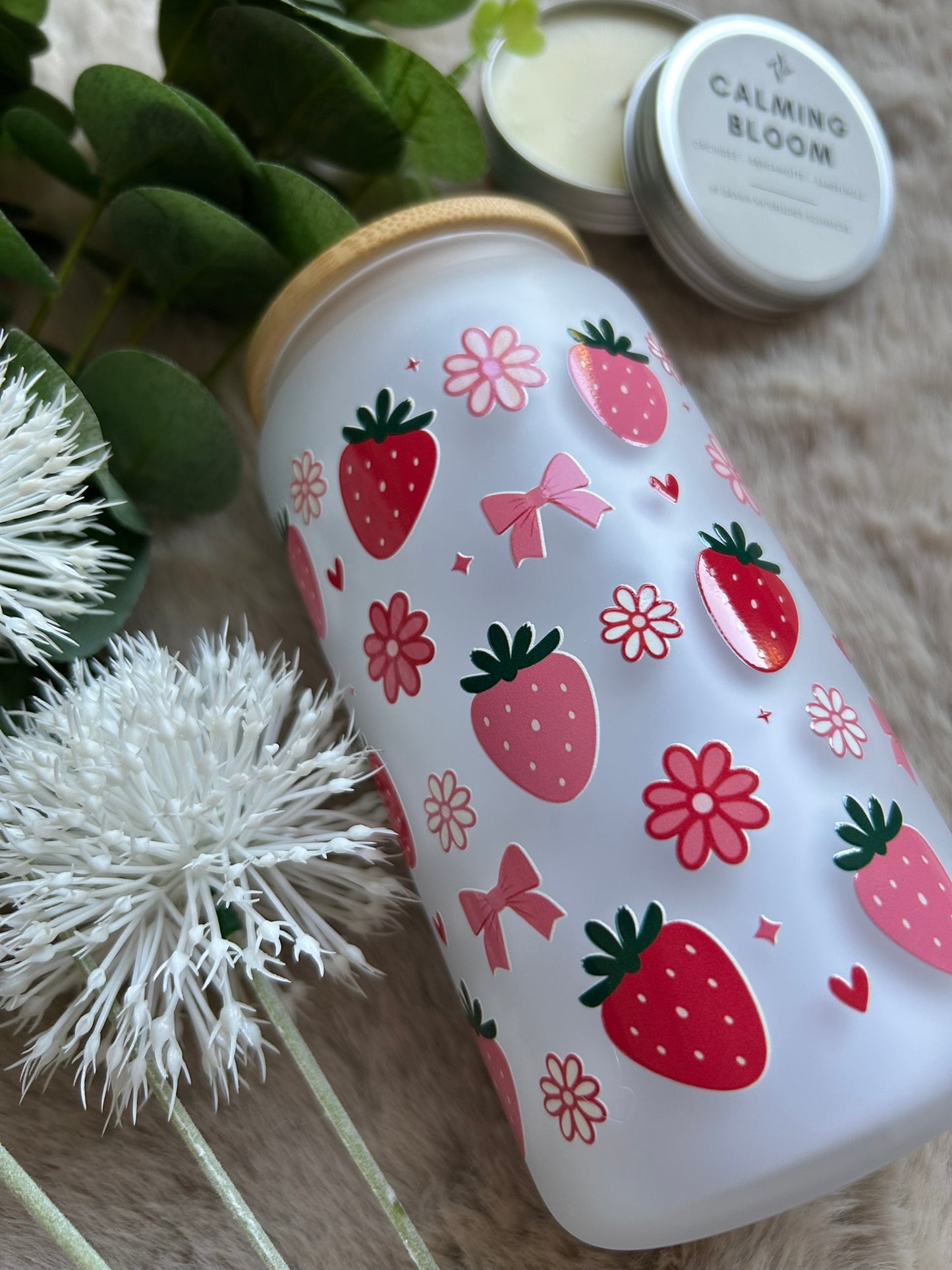Trinkglas mit Deckel & Strohhalm I Süße Erdbeeren
