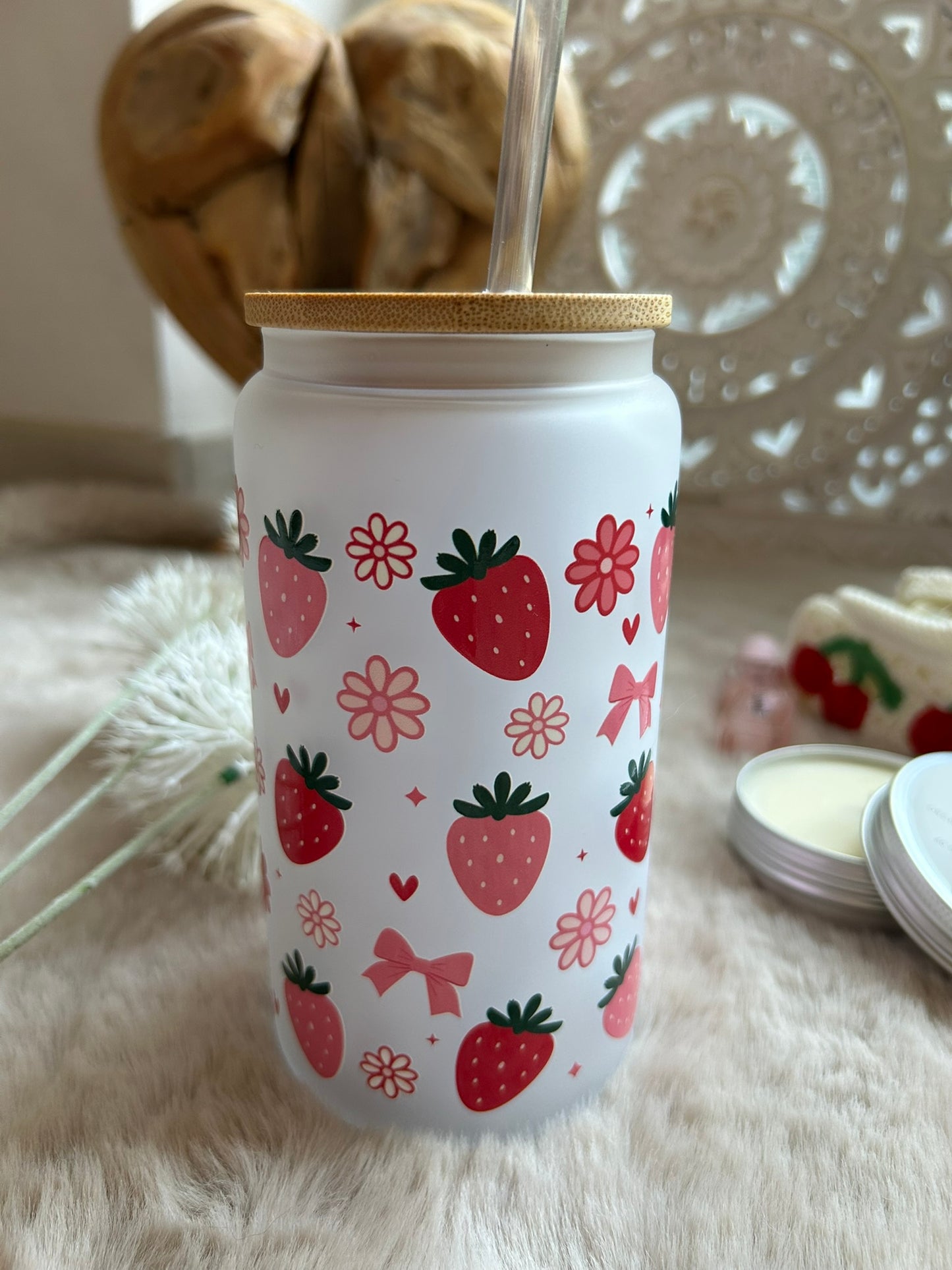Trinkglas mit Deckel & Strohhalm I Süße Erdbeeren