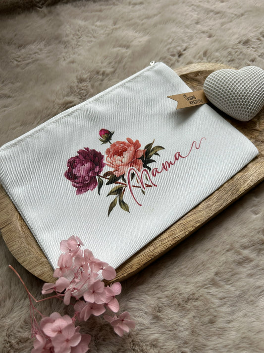 Personalisierte Mama Kosmetiktasche aus hochwertigem Polyester, ideal als Geschenk zum Muttertag, Geburtstag oder Weihnachten. Kleine oder große Make-up-Tasche mit dauerhaft sublimiertem Blumenmotiv, personalisierbar mit Namen oder Wunschtext, perfekt für Kosmetik, Accessoires oder unterwegs. Personalisierte Kosmetik-Tasche, personalisiertes Geschenk