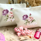 Kosmetik Tasche Mama, personalisiert. aus hochwertigem Polyester, ideal als Geschenk zum Muttertag, Geburtstag oder Weihnachten. Kleine oder große Make-up-Tasche mit dauerhaft sublimiertem Blumenmotiv, personalisierbar mit Namen oder Wunschtext, perfekt für Kosmetik, Accessoires oder unterwegs. Personalisierte Kosmetik-Tasche, personalisiertes Geschenk
